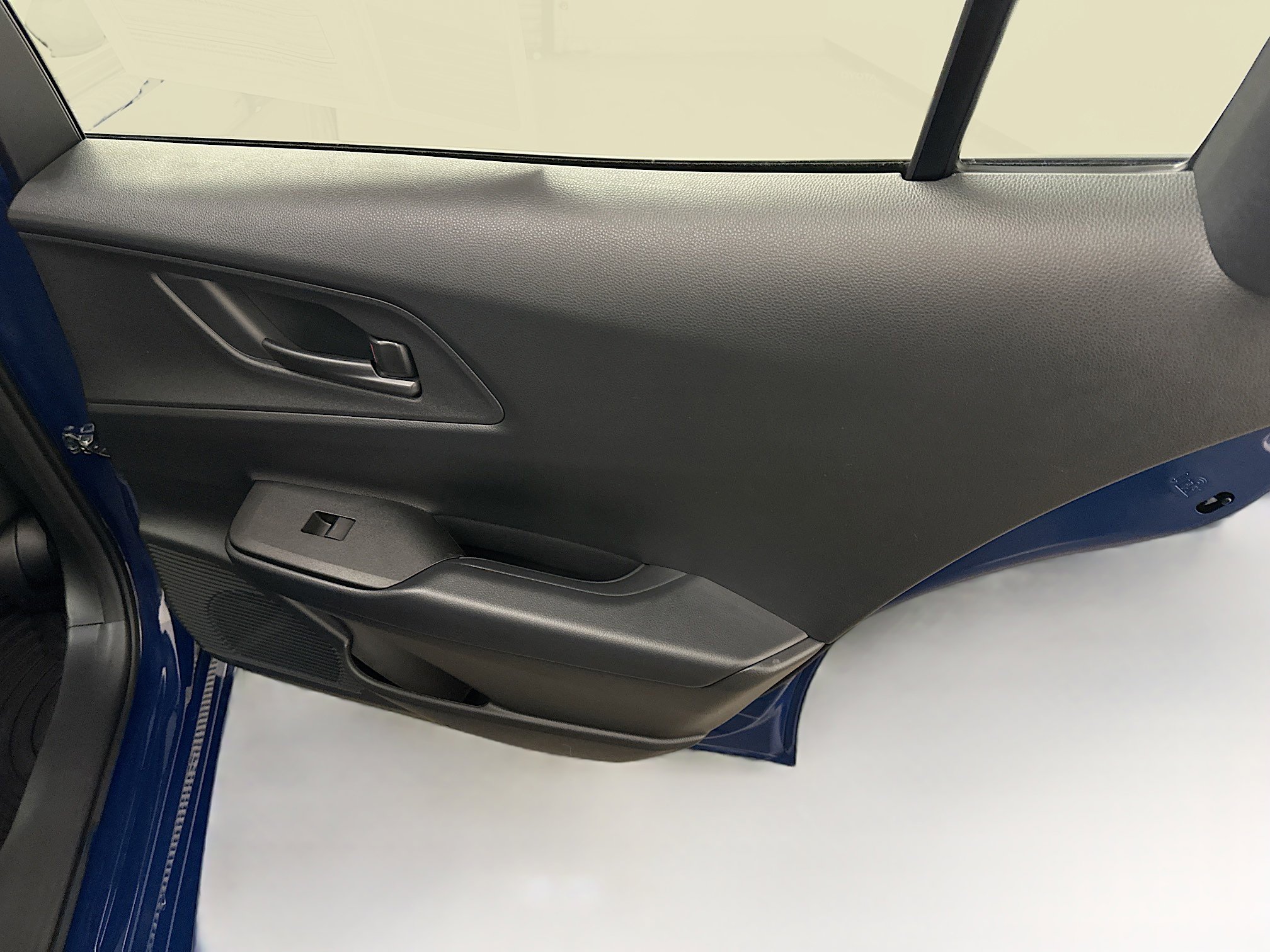 Used 2025 Toyota Prius Plug-In Hybrid image 31