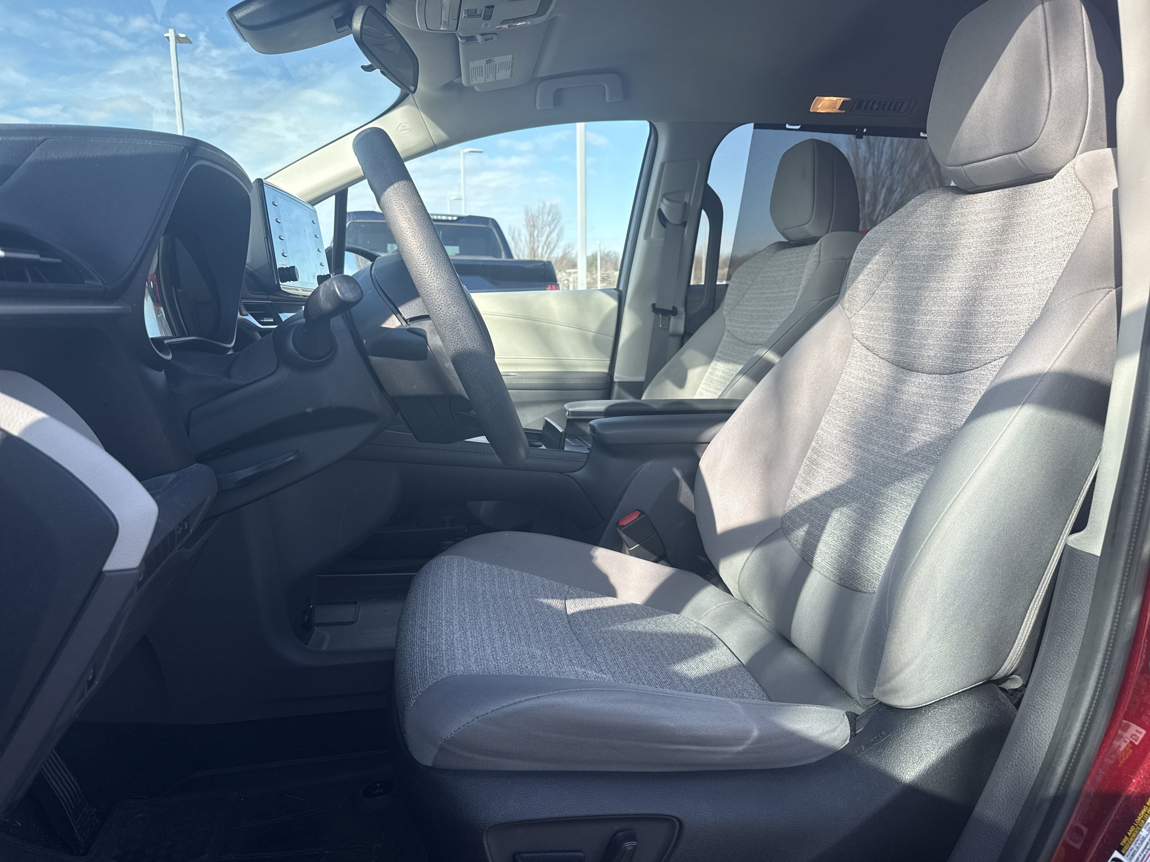 Used 2022 Toyota Sienna LE image 16