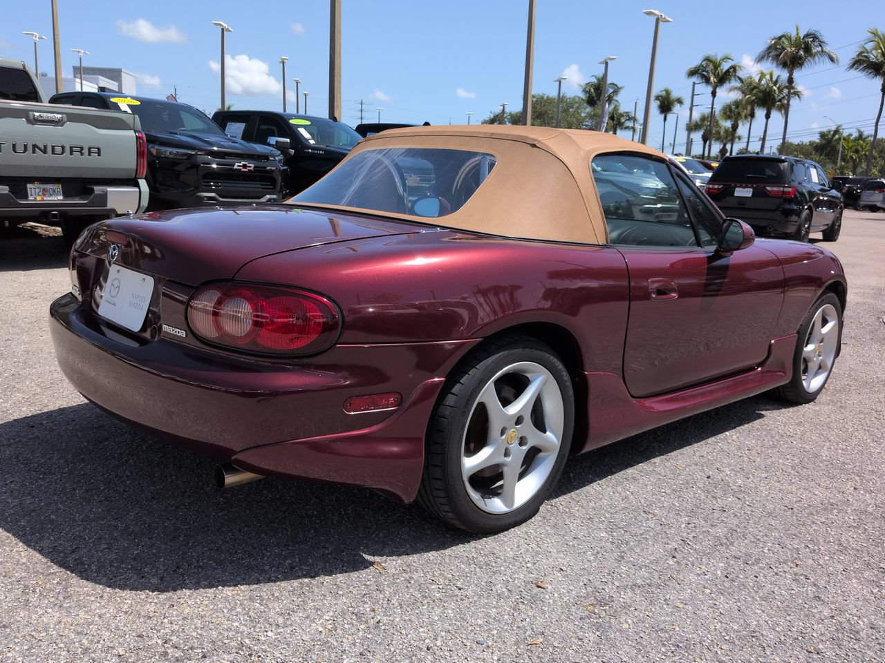 Used 2003 MAZDA MX-5 Miata RWD image 5