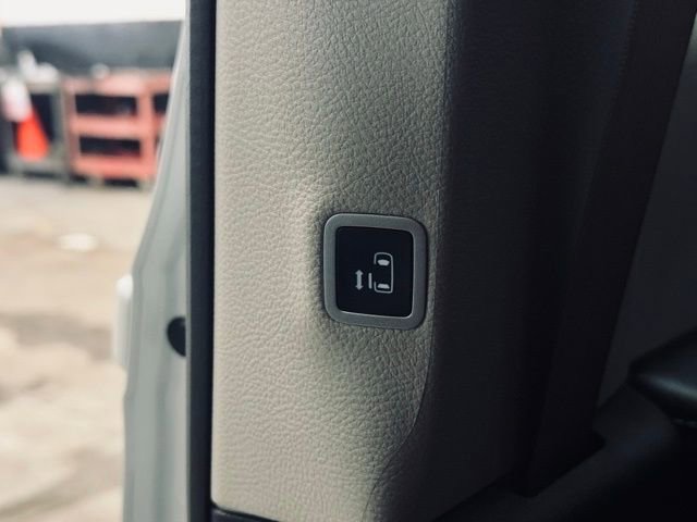 Used 2024 Chrysler Pacifica Touring-L image 26