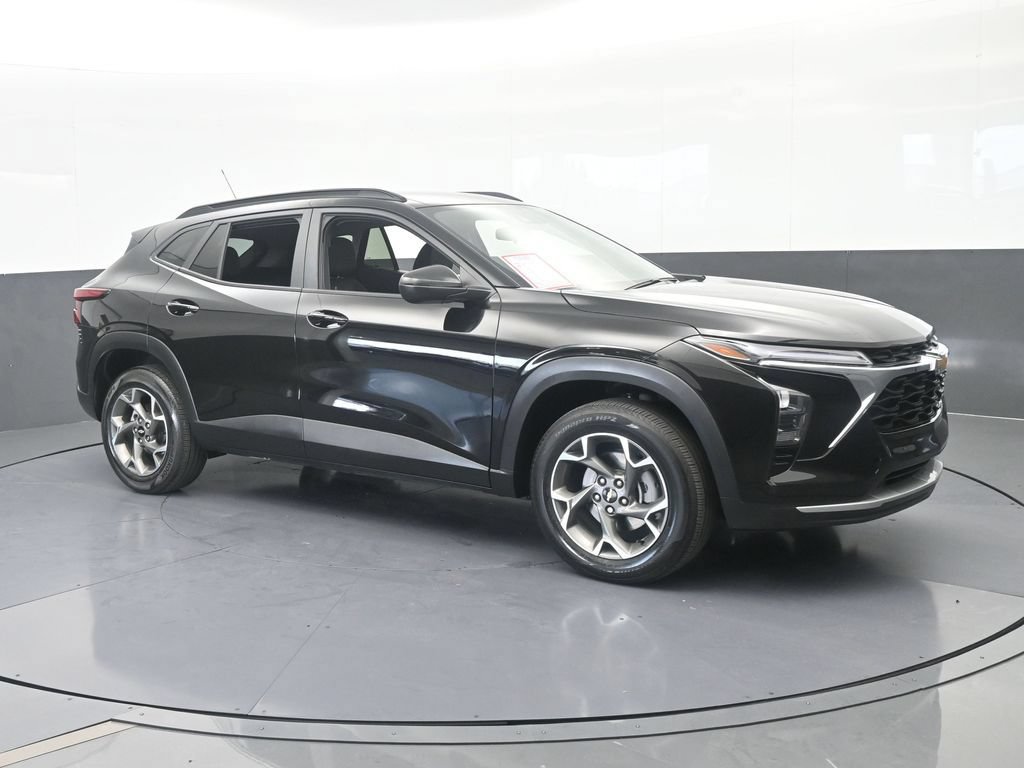 Used 2026 Chevrolet Trax LT FWD image 8