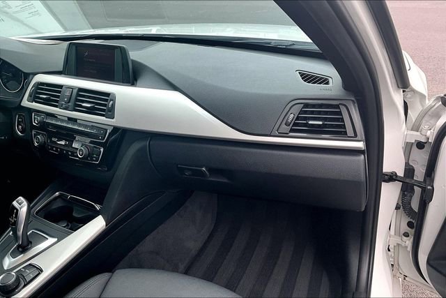 Used 2018 BMW 320i Sedan image 14