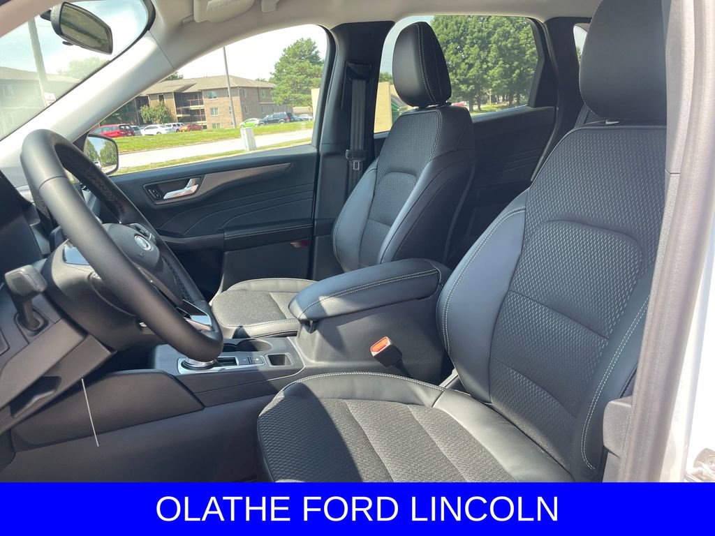 New 2025 Ford Escape SE FWD image 15