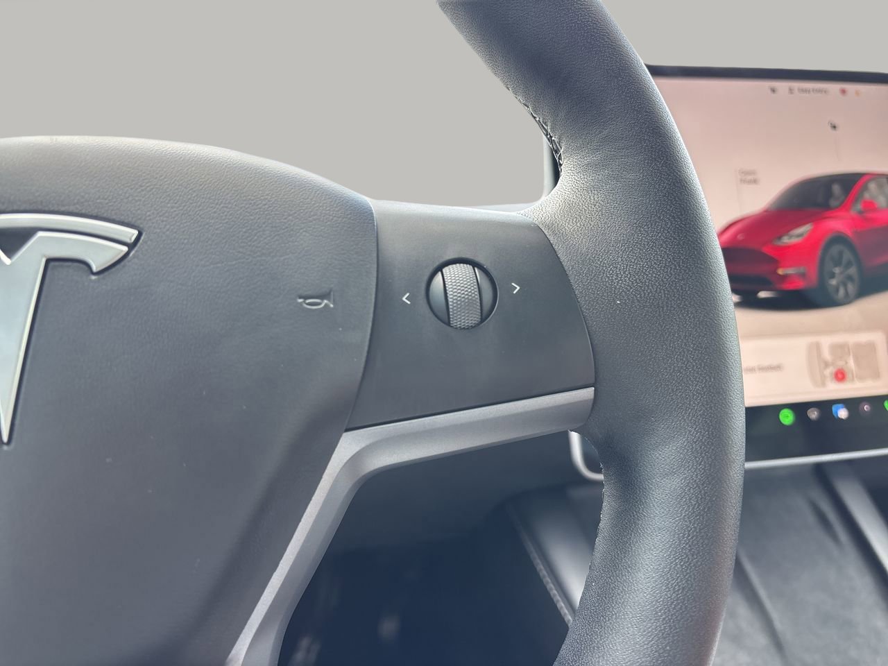 Used 2025 Tesla Model Y Long Range AWD/4WD image 28