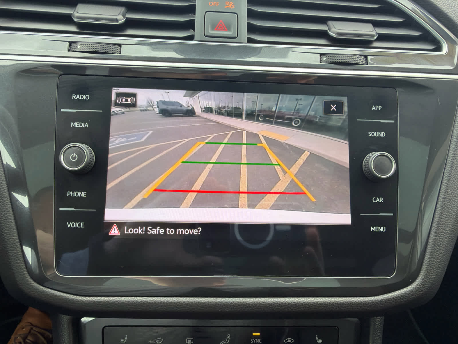 Used 2023 Volkswagen Tiguan SE w/ Panoramic Sunroof Package AWD/4WD image 28