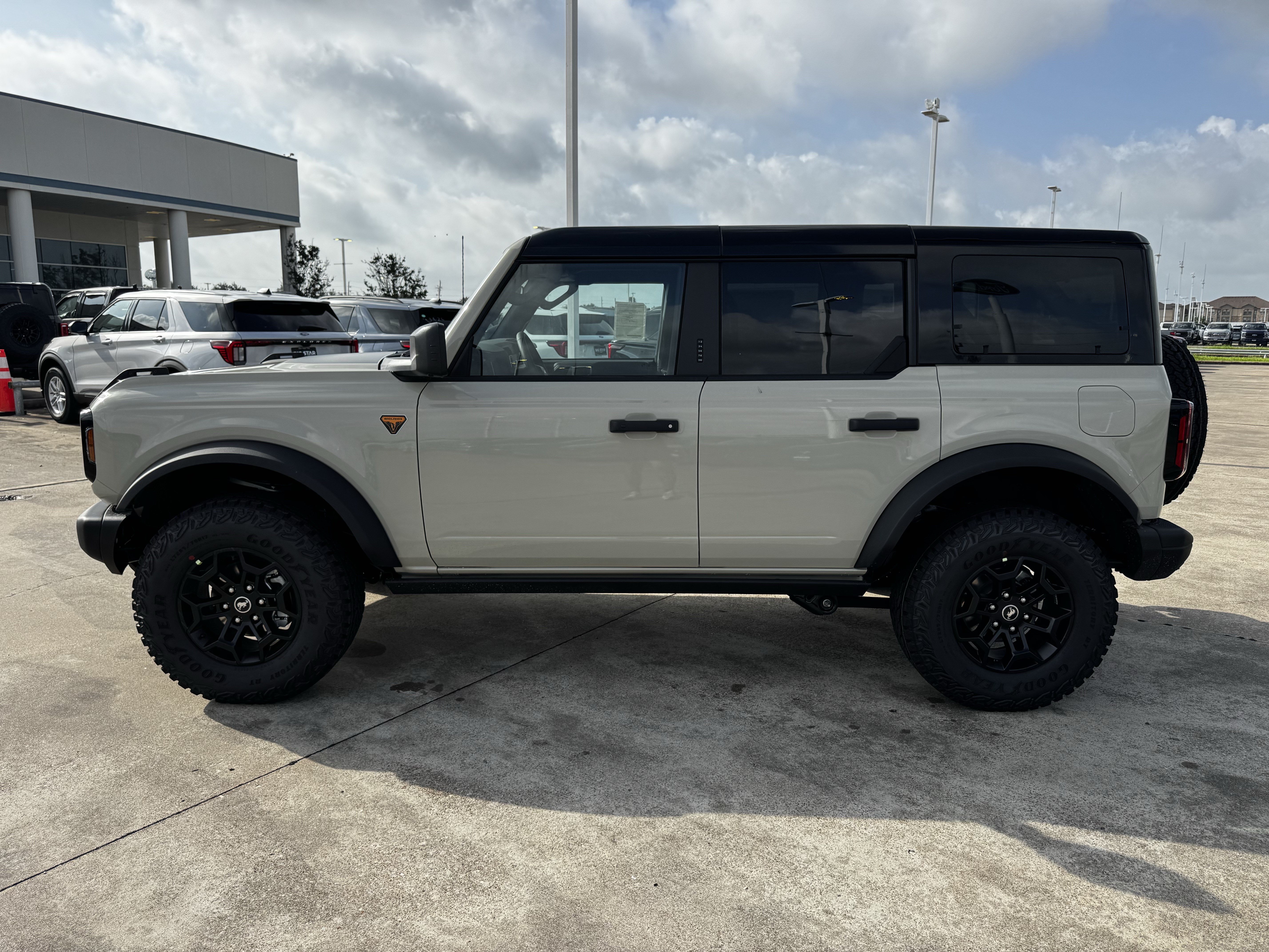 New 2026 Ford Bronco Badlands AWD/4WD image 7