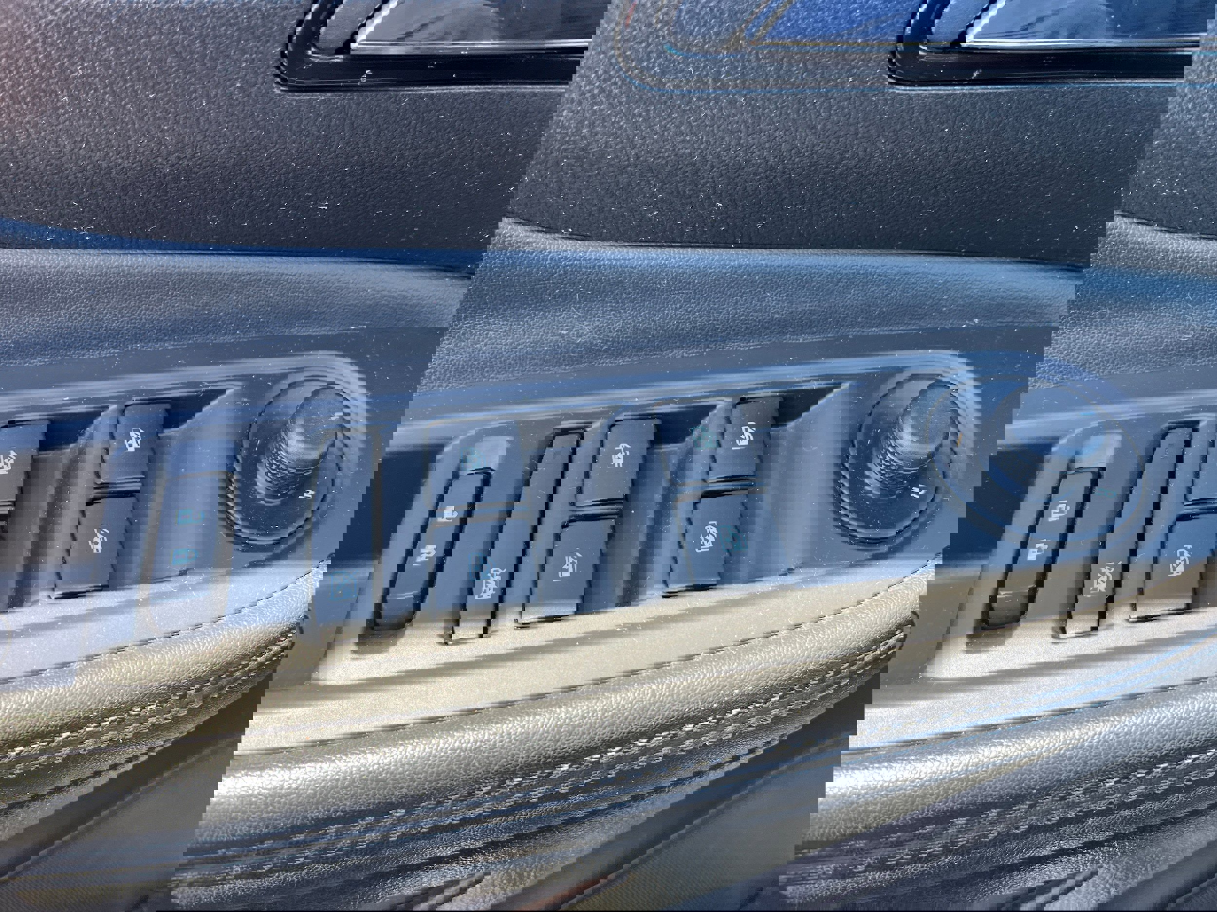 Used 2017 Buick Encore Essence w/ Experience Buick Package image 21