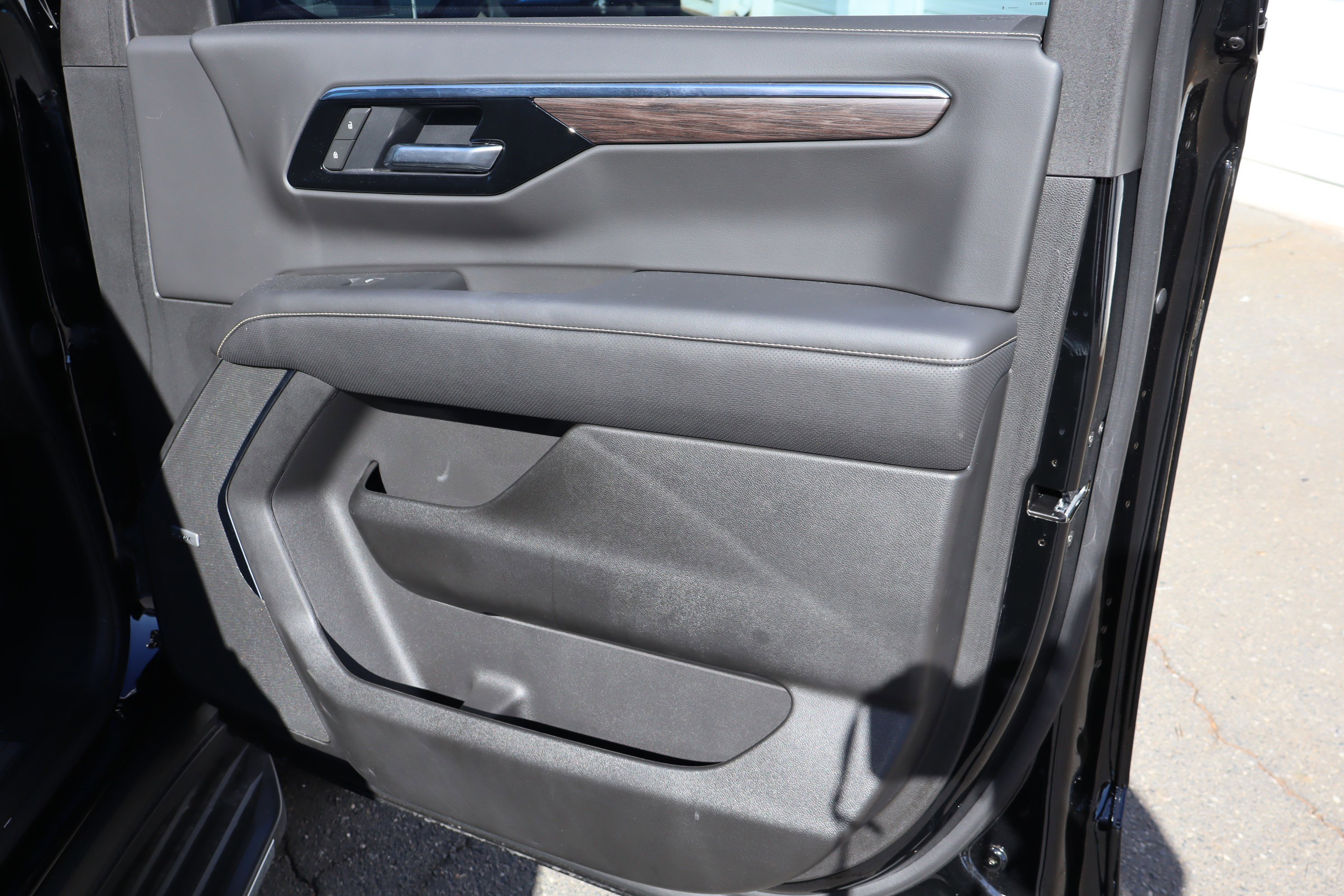 Used 2025 Chevrolet Tahoe Premier image 41