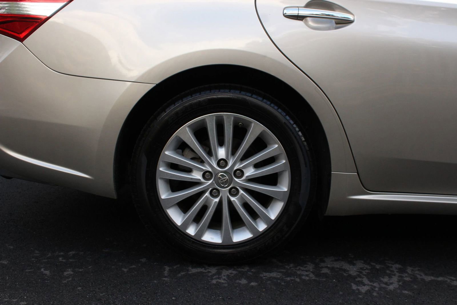 Used 2013 Toyota Avalon XLE Touring FWD image 6