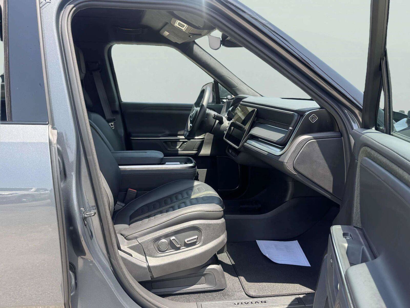 Used 2025 Rivian R1S Adventure AWD/4WD image 54