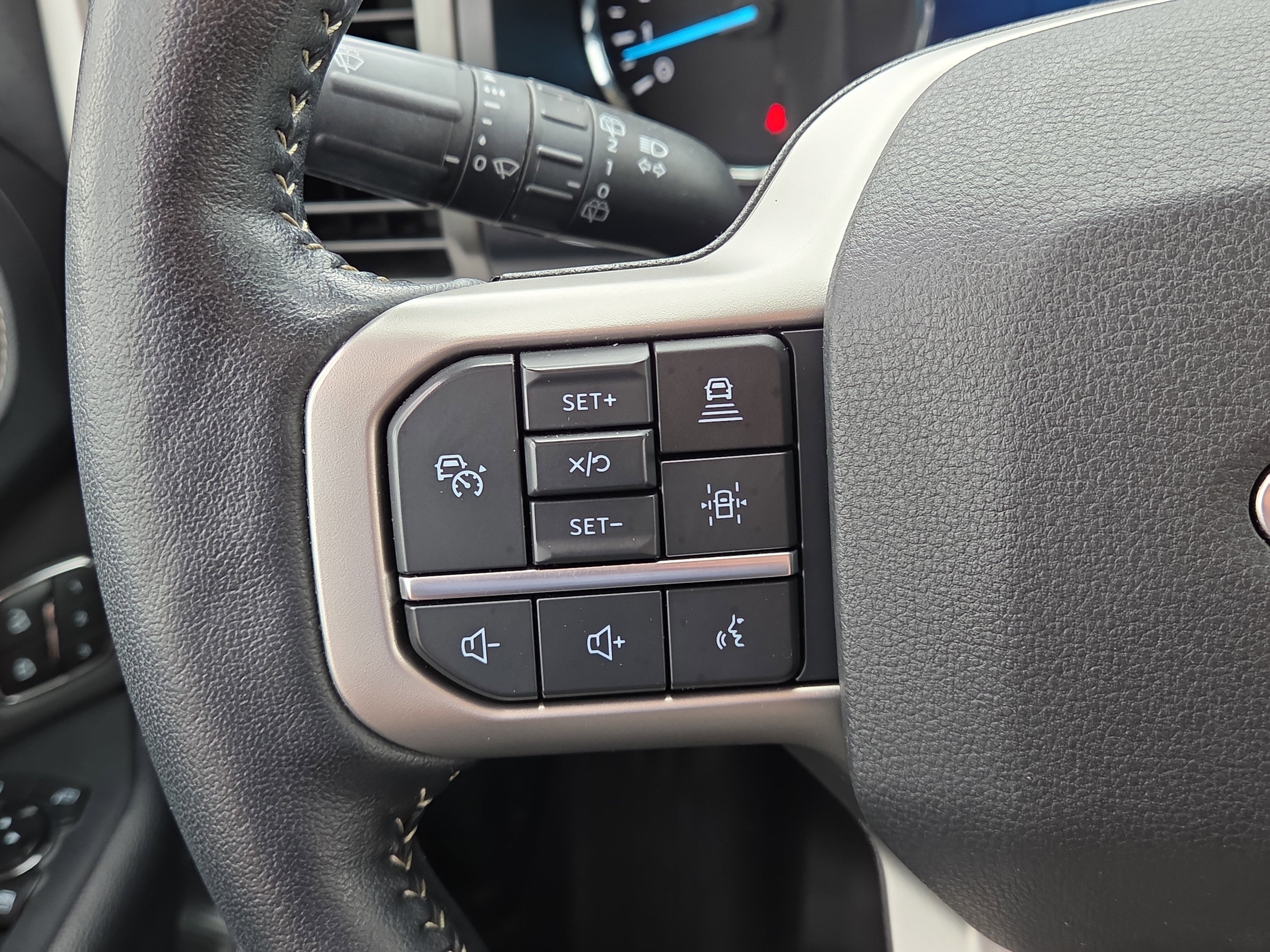 Certified 2023 Ford Expedition XLT image 17