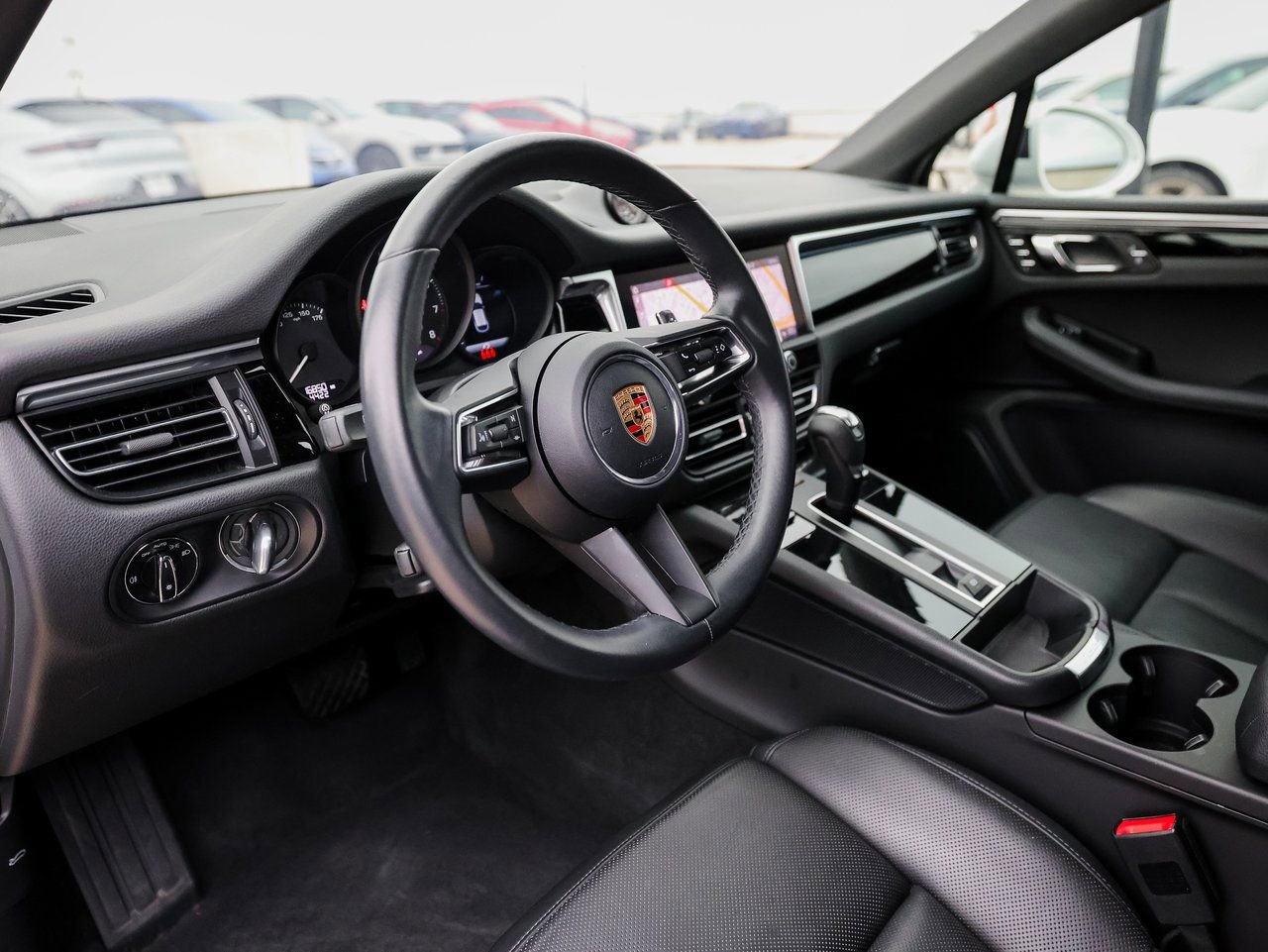 Certified 2022 Porsche Macan AWD/4WD image 4