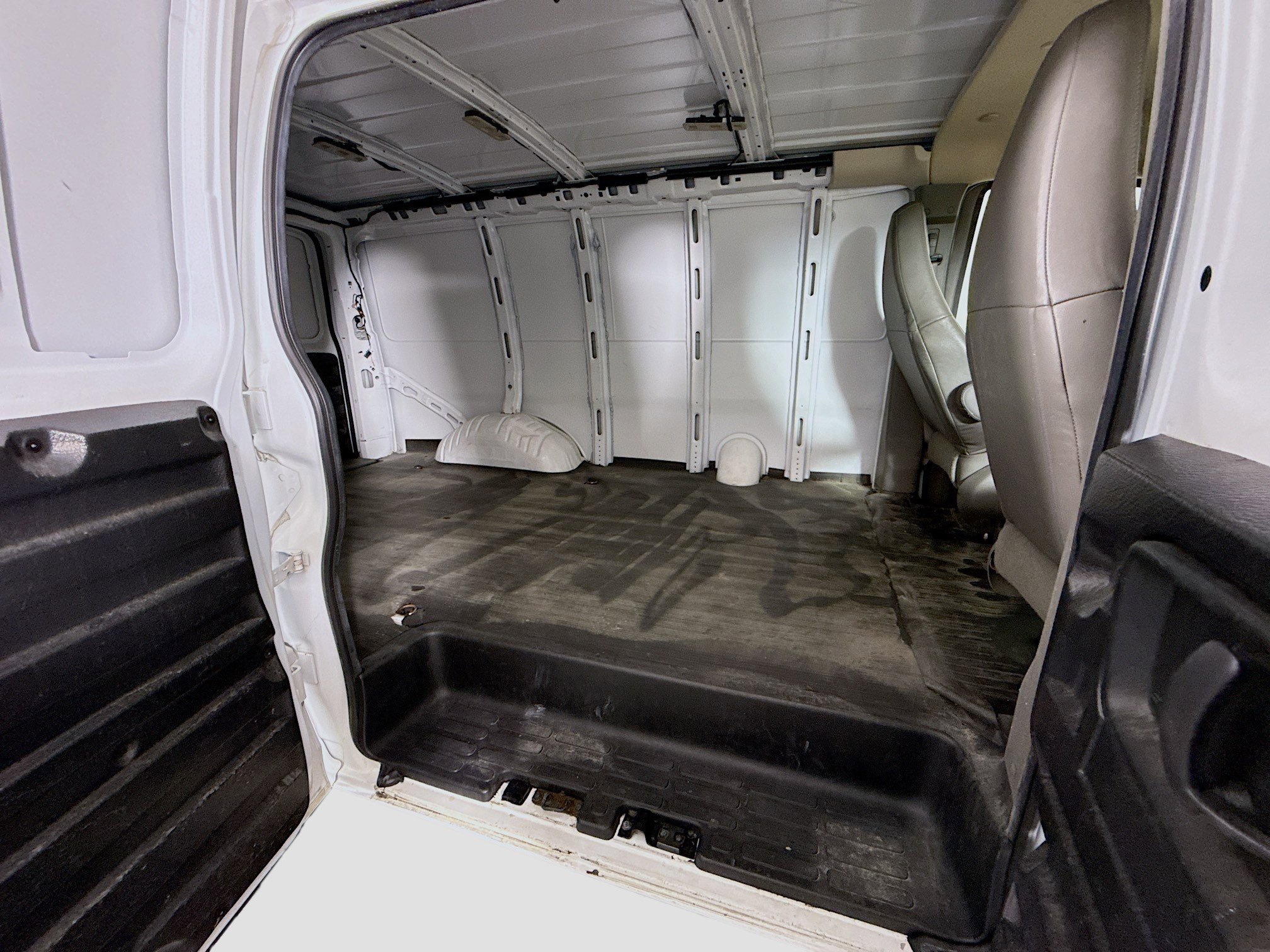 Used 2022 Chevrolet Express 2500 image 21