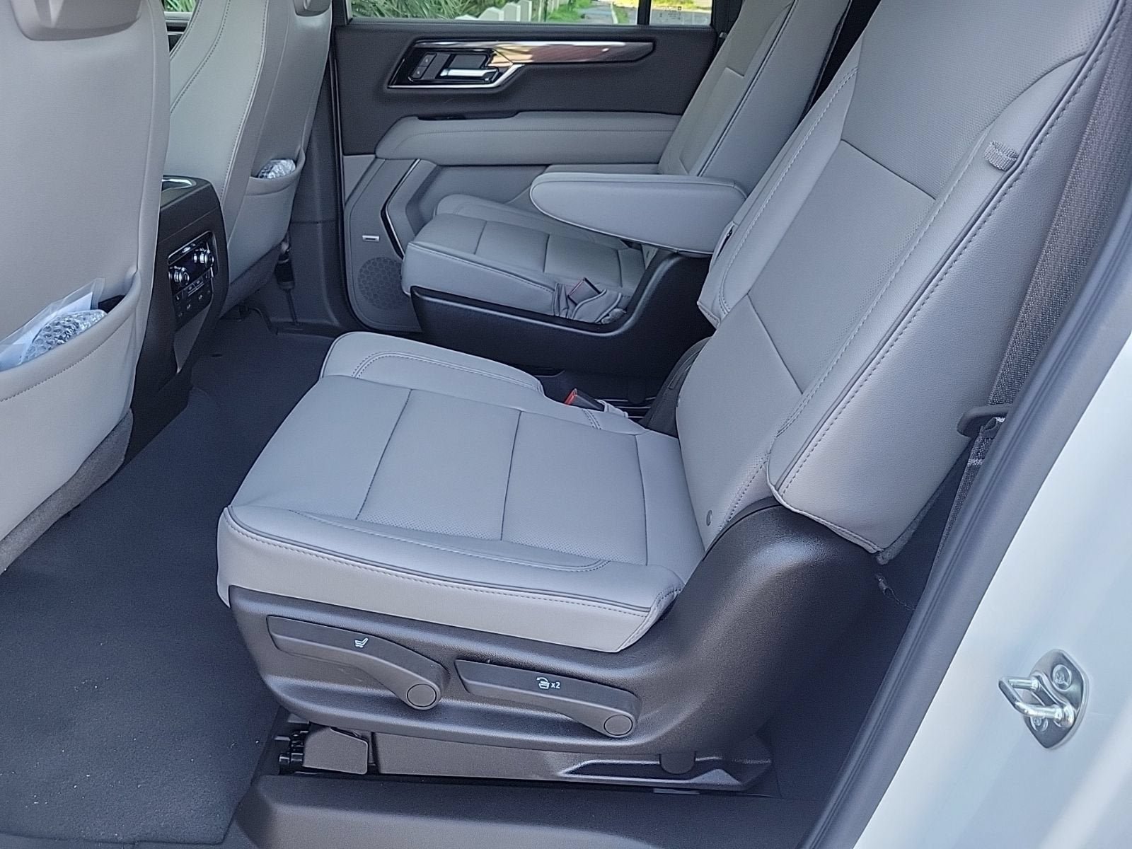 New 2026 GMC Yukon XL Elevation w/ Elevation Premium Package RWD image 12