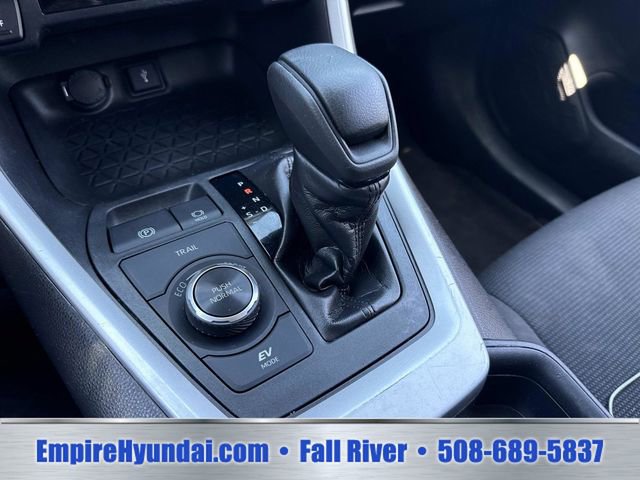 Used 2020 Toyota RAV4 LE AWD/4WD image 25