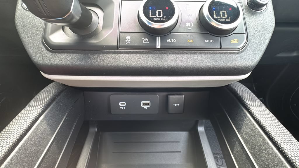 Used 2022 Land Rover Defender 110 X-Dynamic HSE AWD/4WD image 36