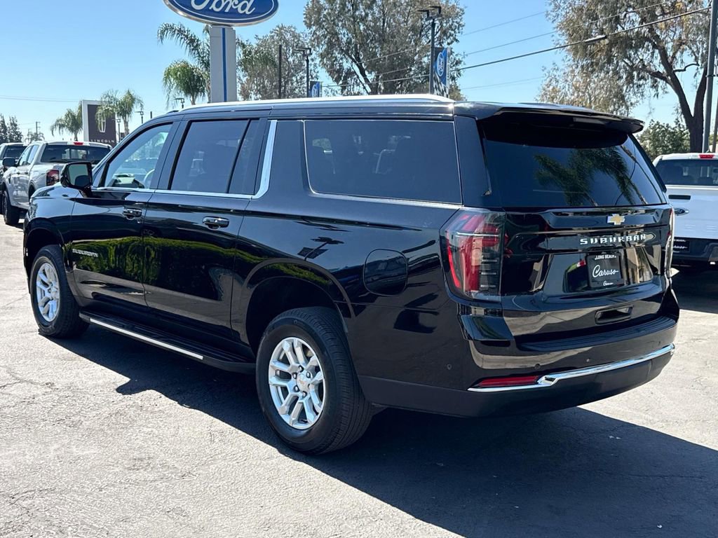 Used 2025 Chevrolet Suburban LS image 4