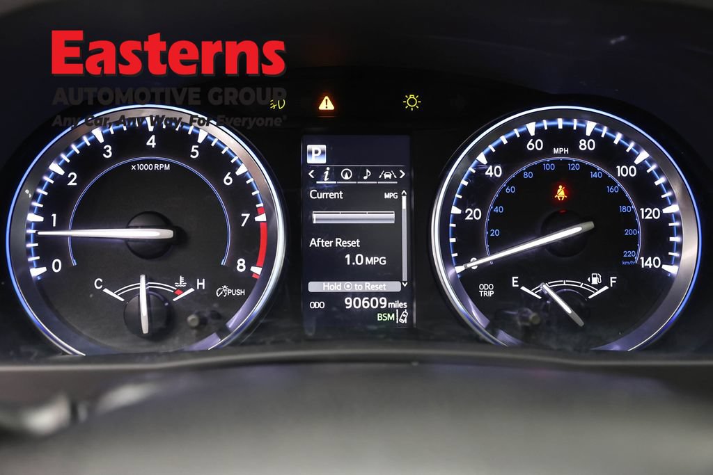 Used 2017 Toyota Highlander Limited Platinum AWD/4WD image 18