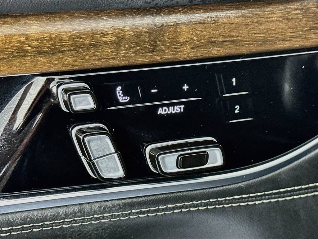 Used 2023 Jeep Grand Wagoneer 4WD w/ Convenience Group III image 22