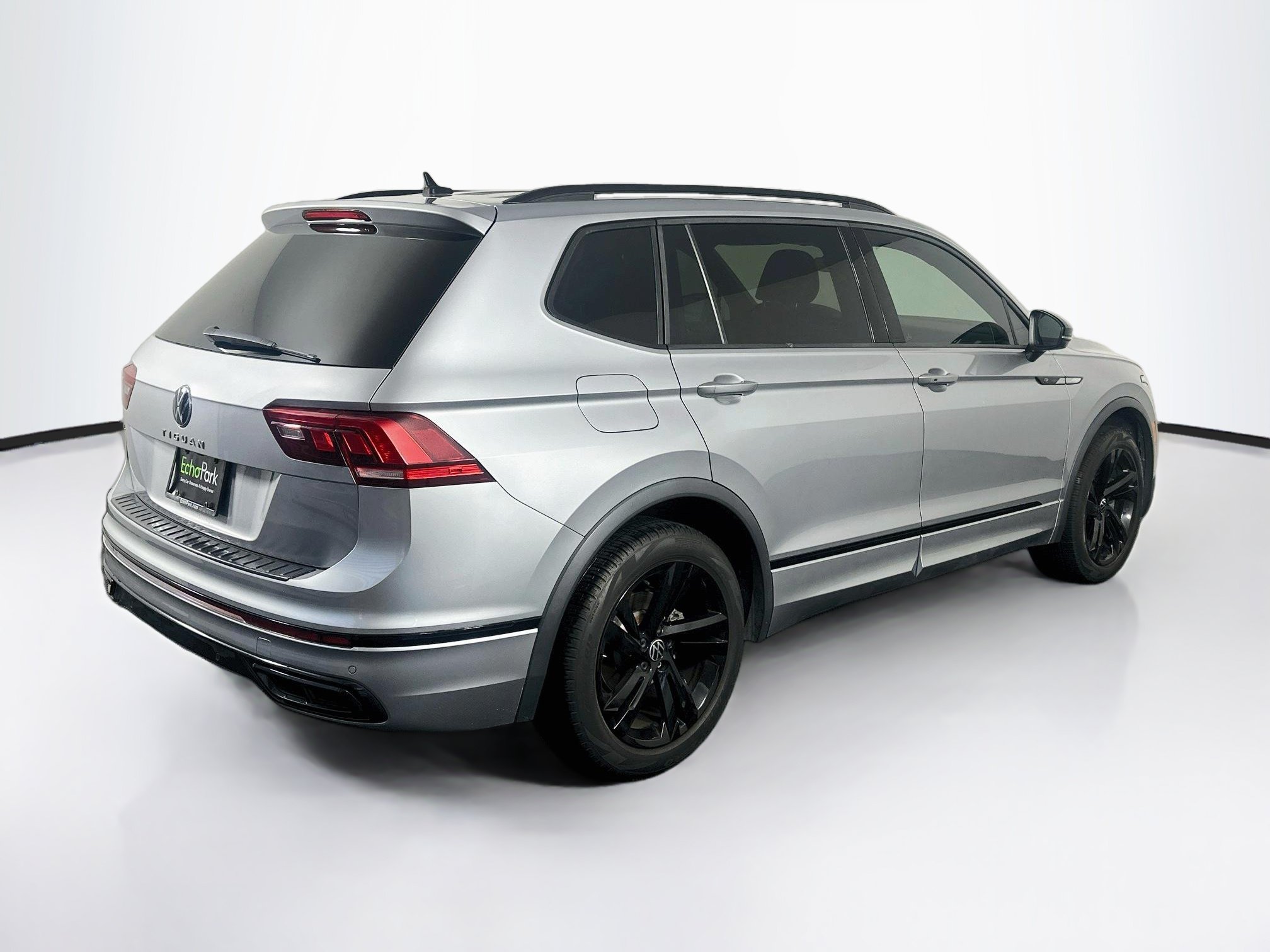 Used 2023 Volkswagen Tiguan SE R-Line FWD image 9