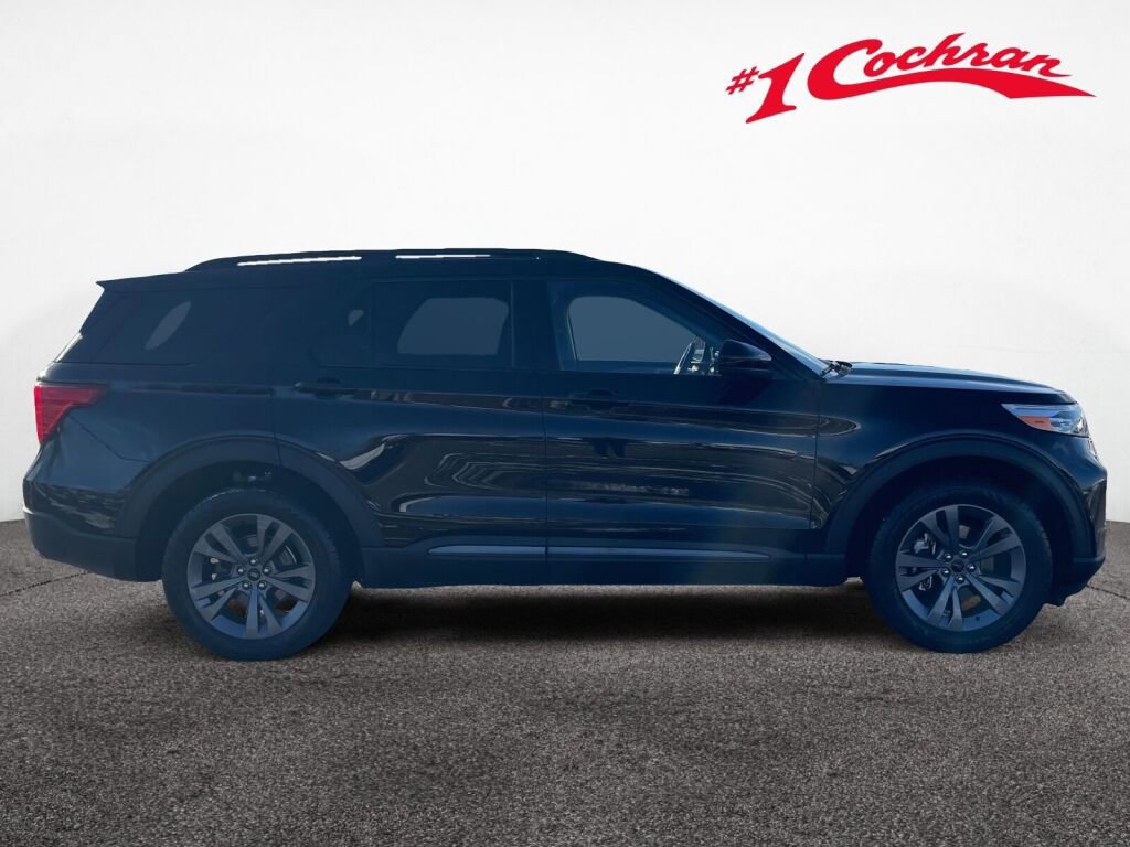 Used 2023 Ford Explorer XLT w/ Equipment Group 202A image 8