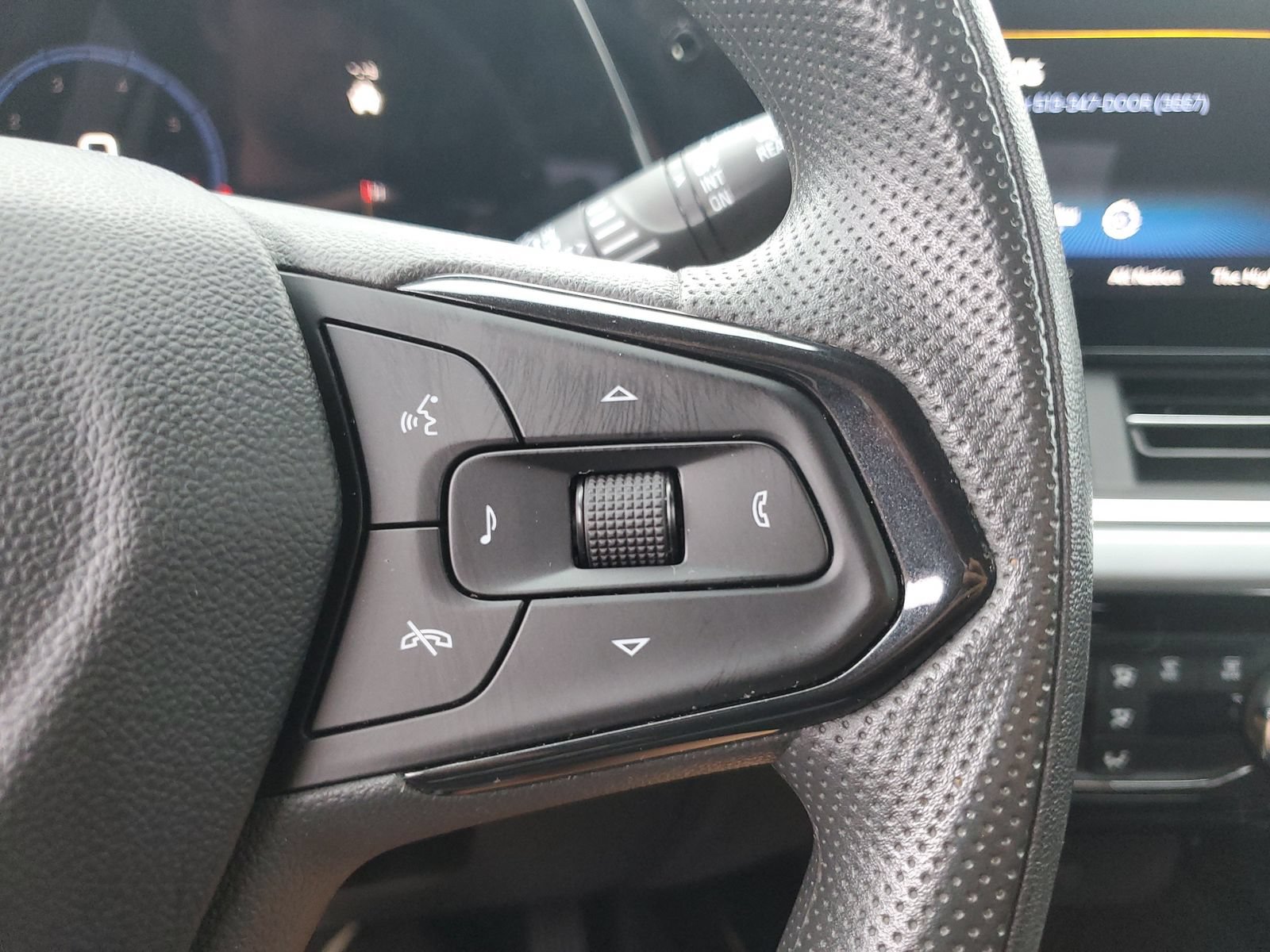 Used 2024 Chevrolet Trax LT FWD image 23