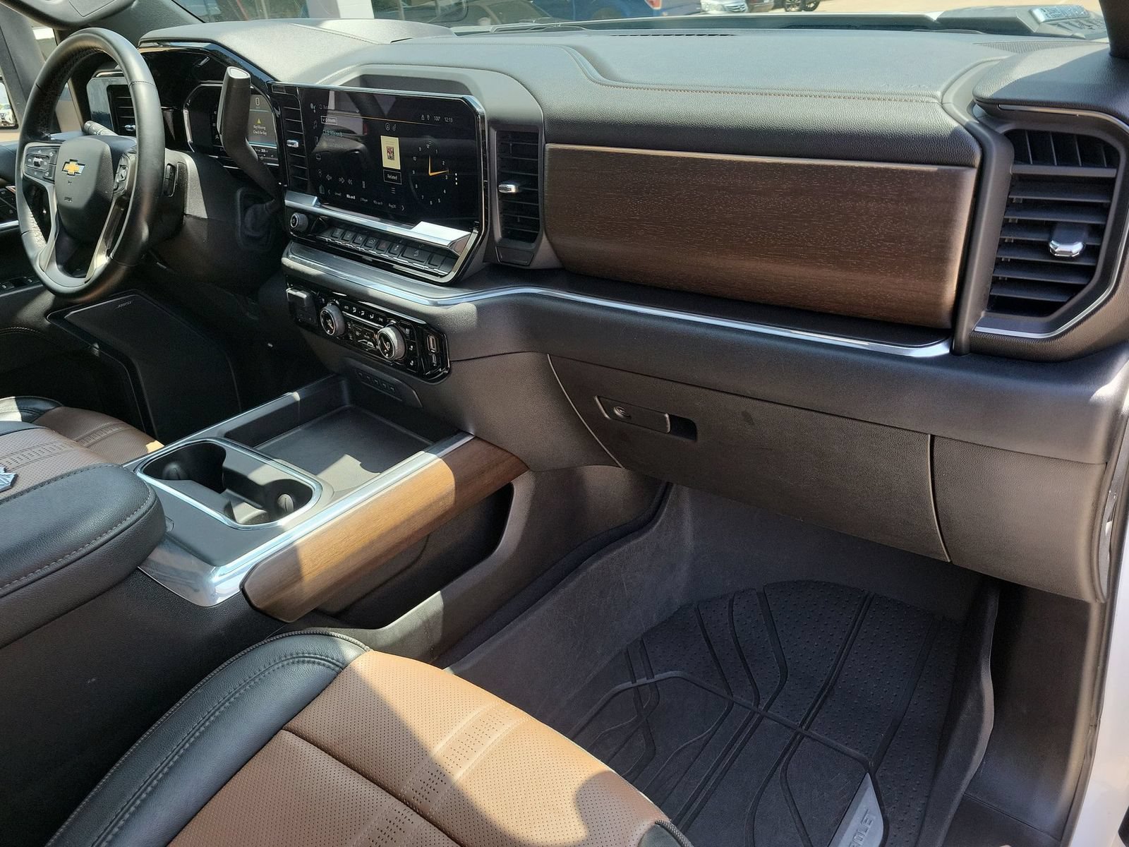 Certified 2024 Chevrolet Silverado 3500 High Country w/ High Country Premium Package AWD/4WD image 29