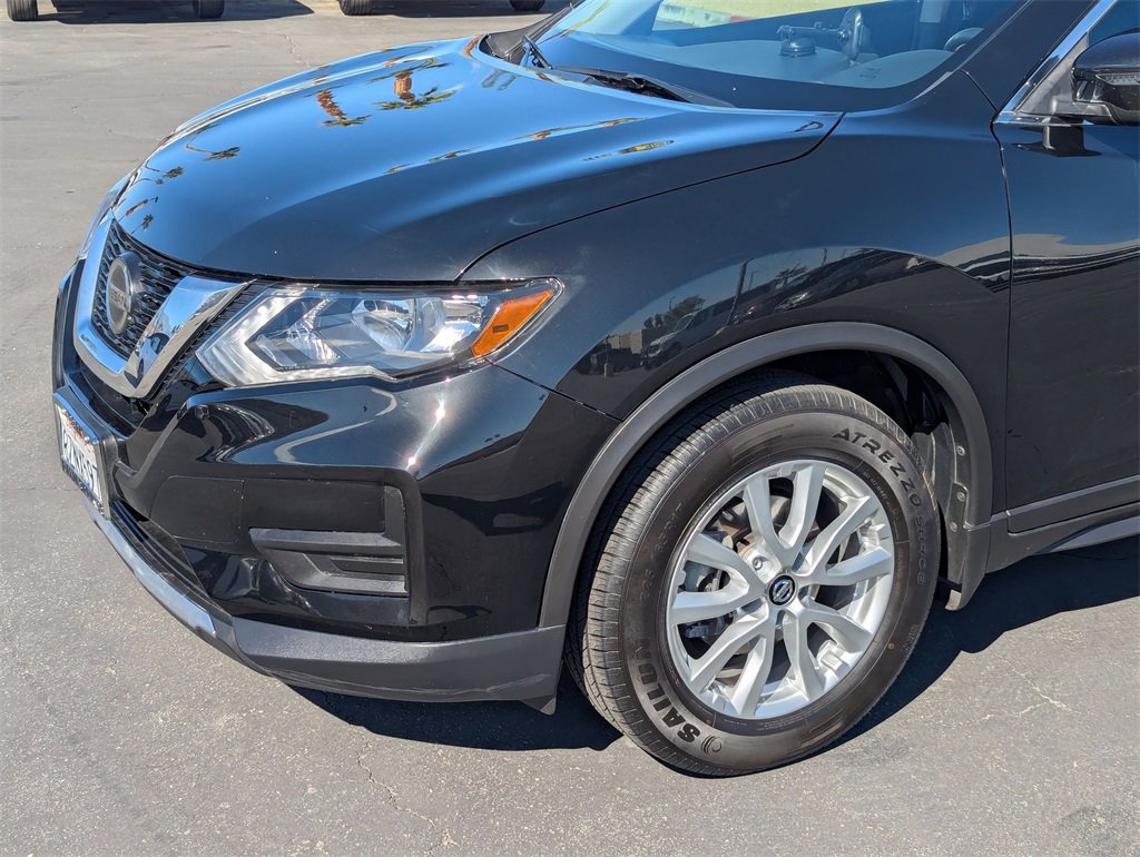 Used 2018 Nissan Rogue SV image 8
