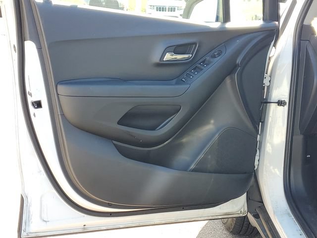 Used 2018 Chevrolet Trax LT w/ LT Convenience Package FWD image 8