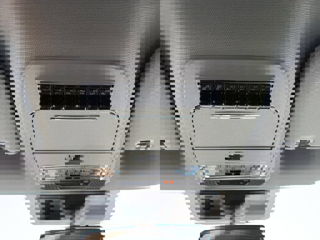 New 2026 Ford F350 Lariat w/ Black Appearance Package image 18