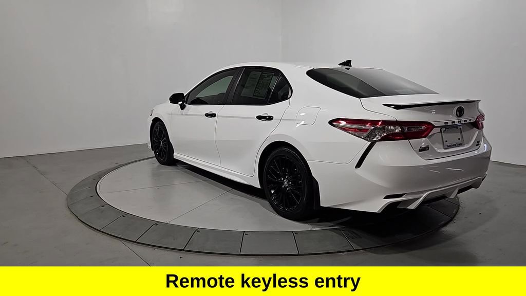 Used 2020 Toyota Camry SE image 3