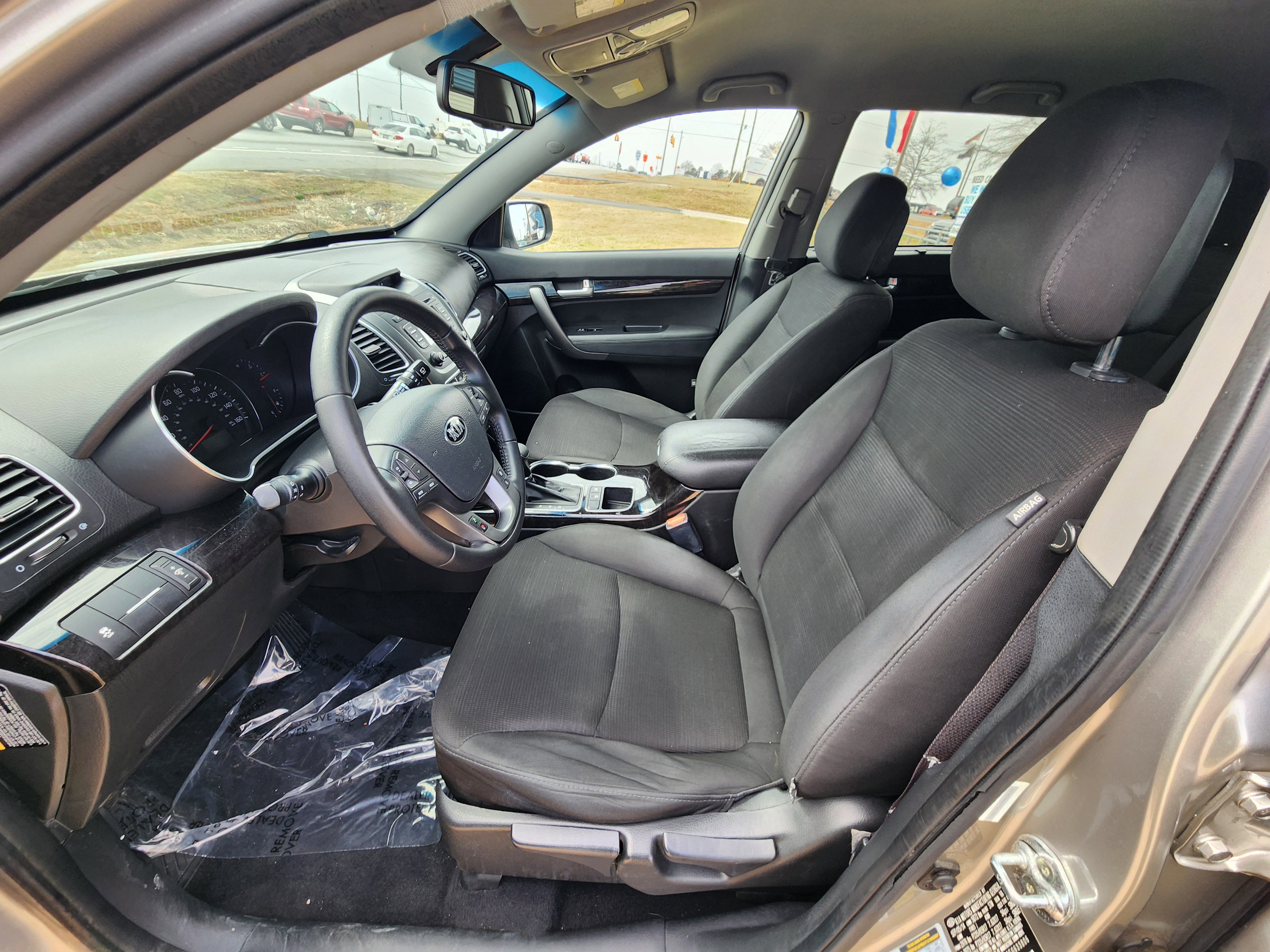 Used 2015 Kia Sorento LX image 18