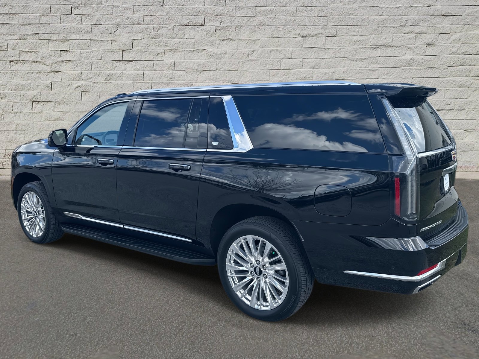Certified 2025 Cadillac Escalade ESV Premium Luxury AWD/4WD image 3
