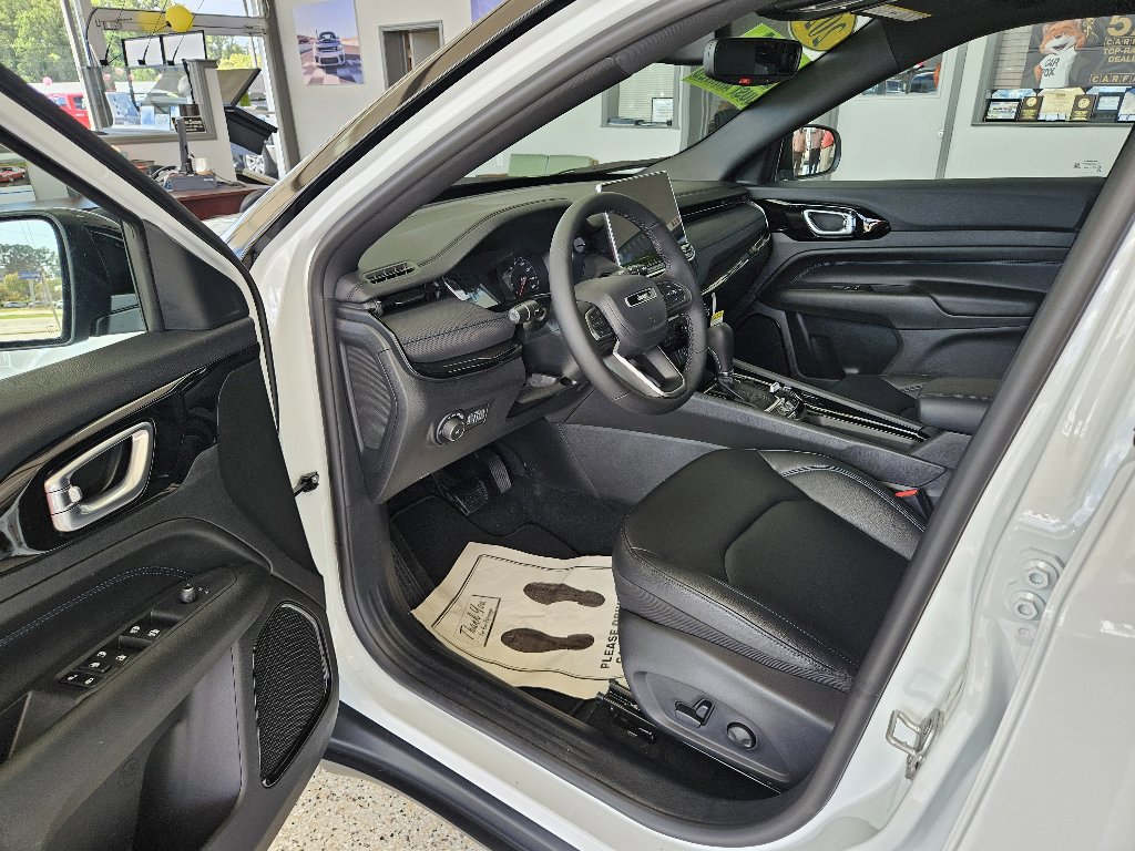 New 2026 Jeep Compass Limited image 8