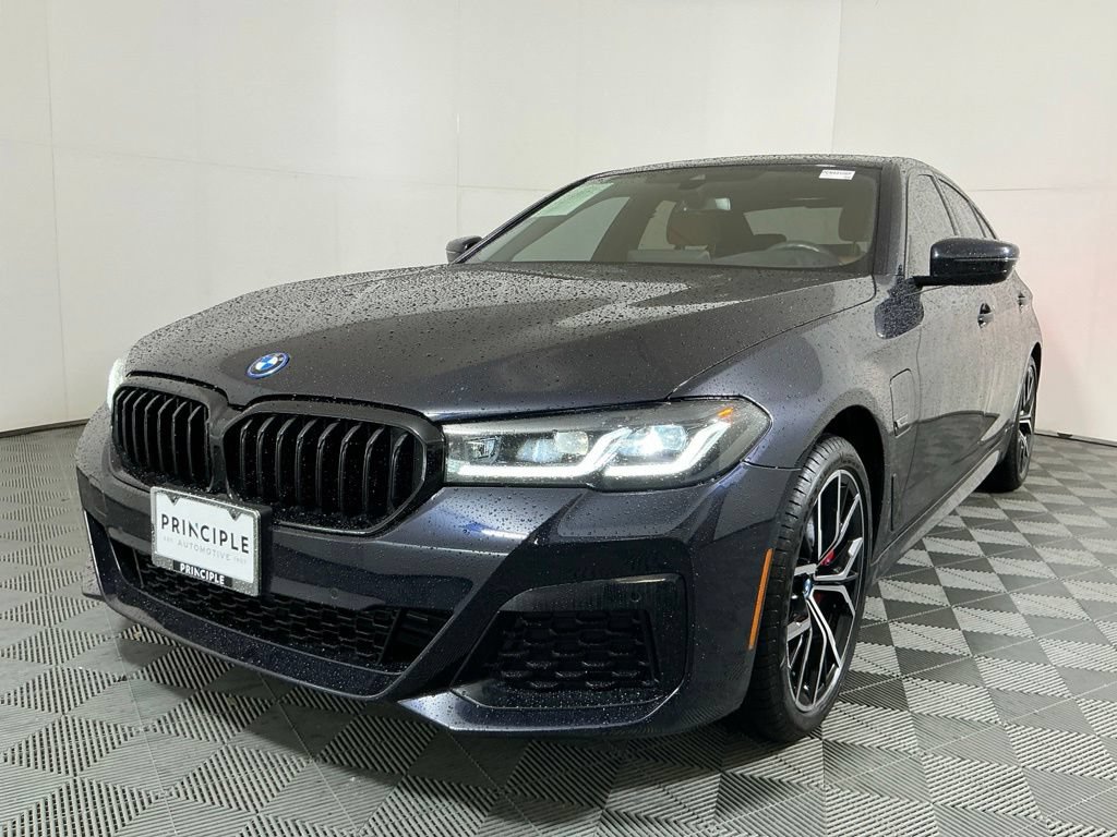 Used 2023 BMW 530e xDrive w/ Premium Package AWD/4WD image 2