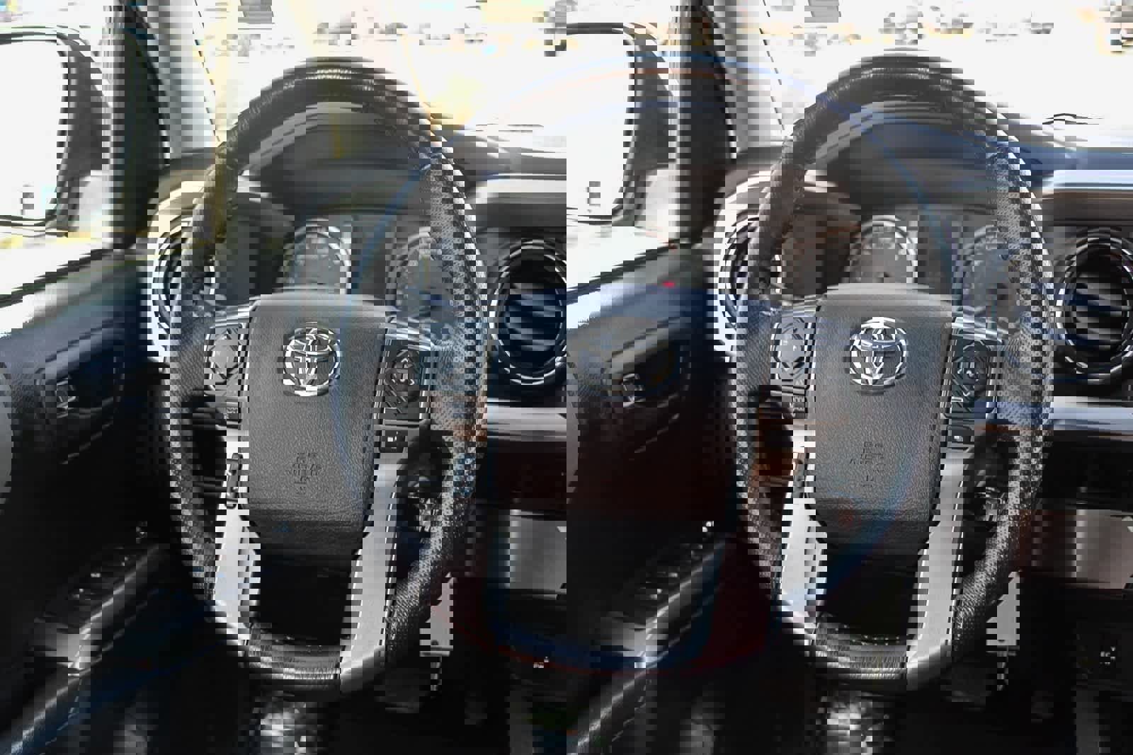 Used 2017 Toyota Tacoma SR5 w/ Tow Package image 12