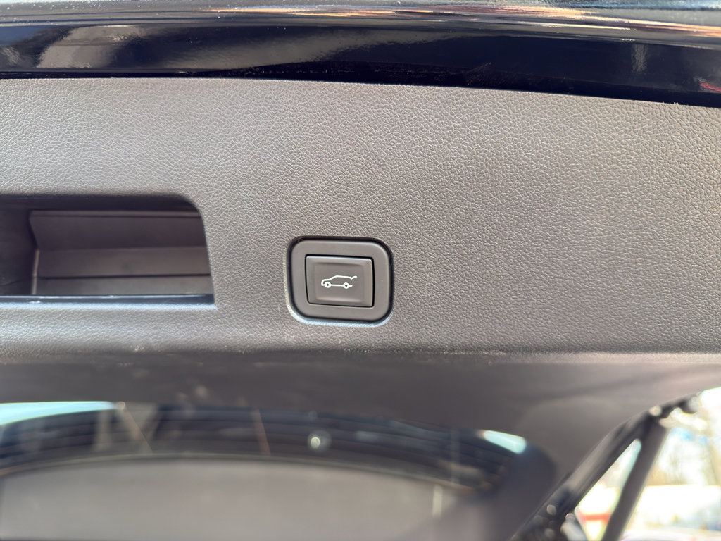 Used 2025 Chevrolet Traverse LT image 51