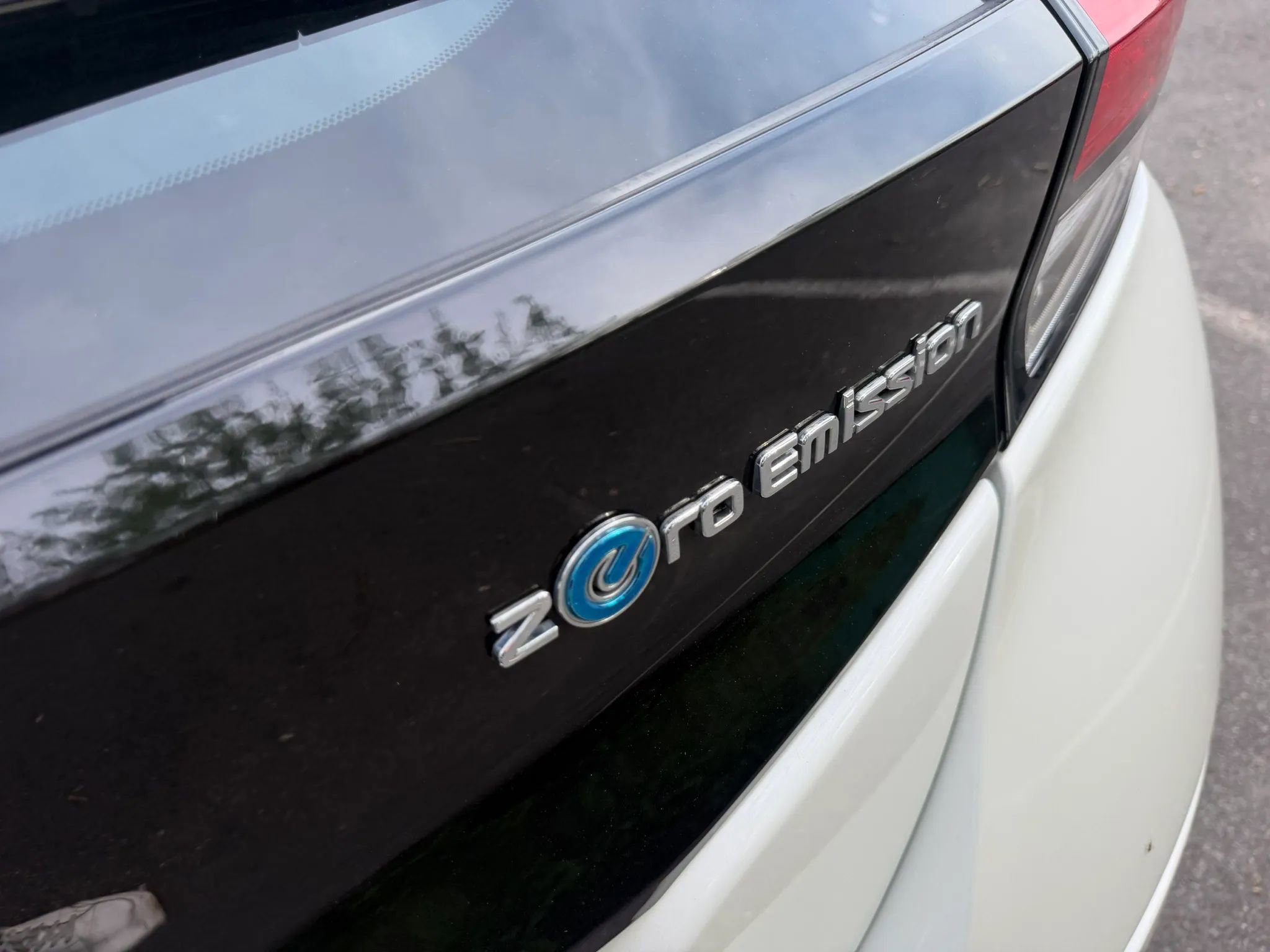 Used 2022 Nissan Leaf SV image 12