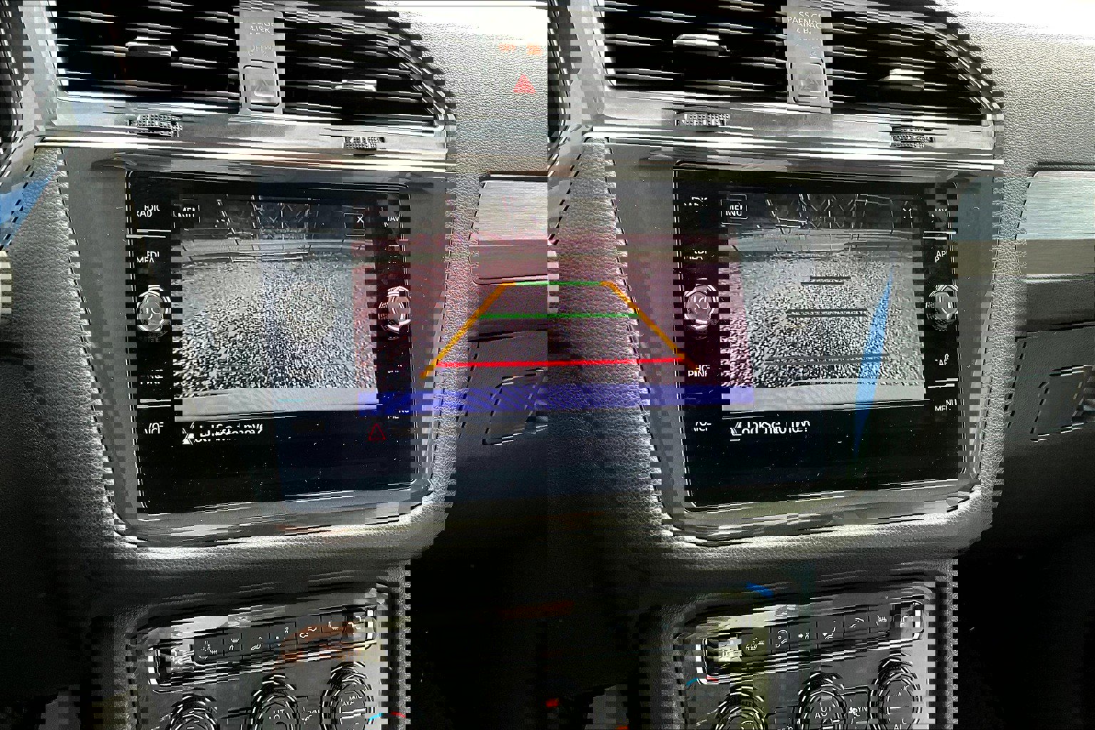 Used 2020 Volkswagen Tiguan SEL image 20