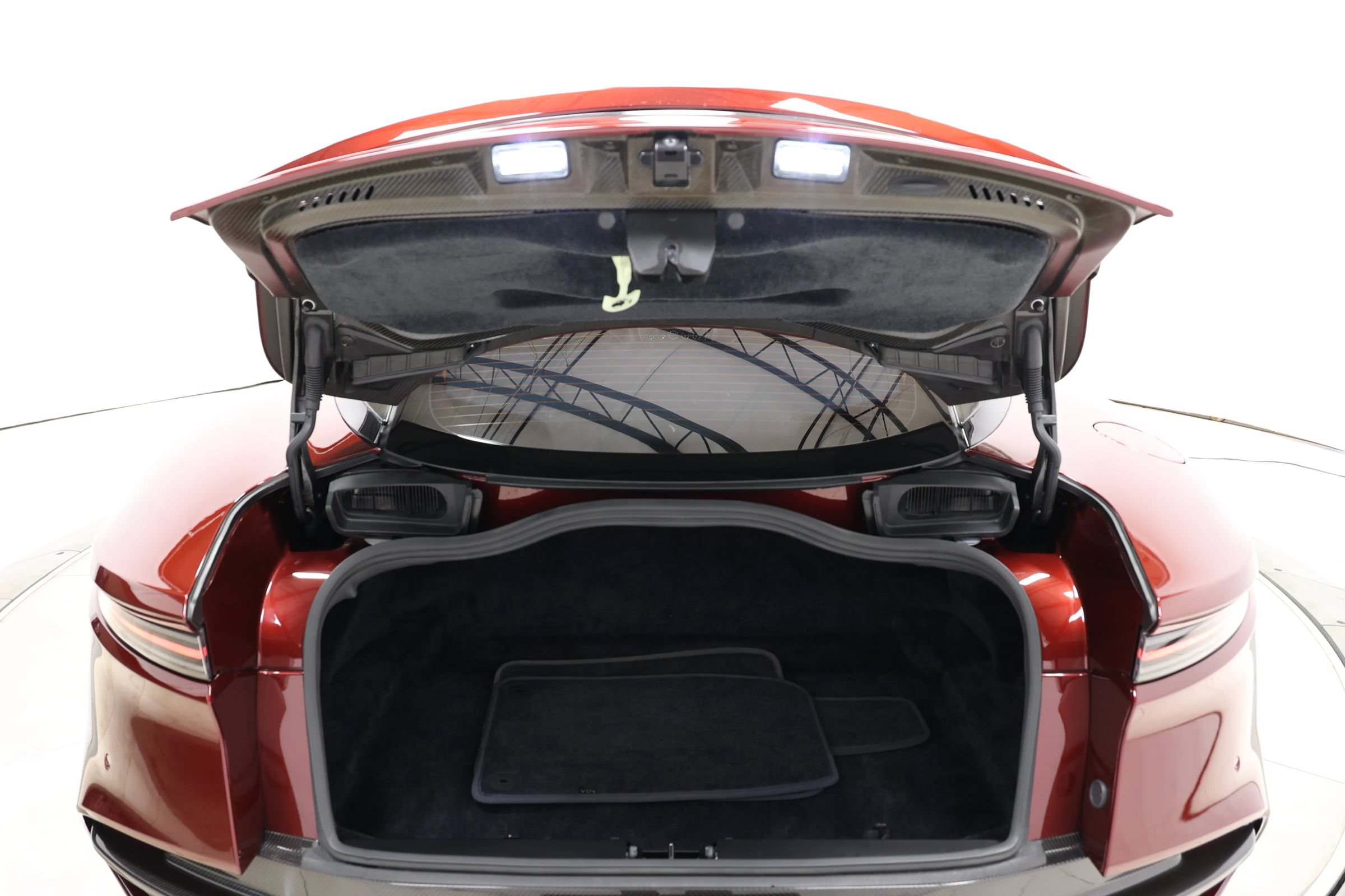 Used 2023 Aston Martin DBS Coupe RWD image 77
