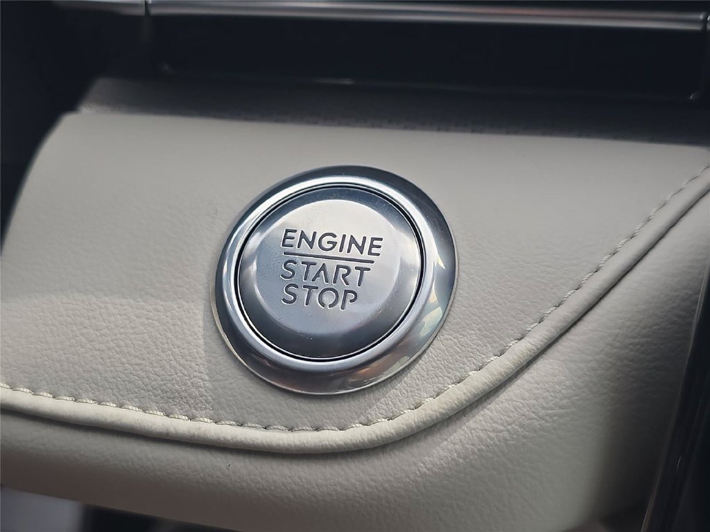 New 2026 Lincoln Nautilus Premier w/ Jet Appearance Package AWD/4WD image 21