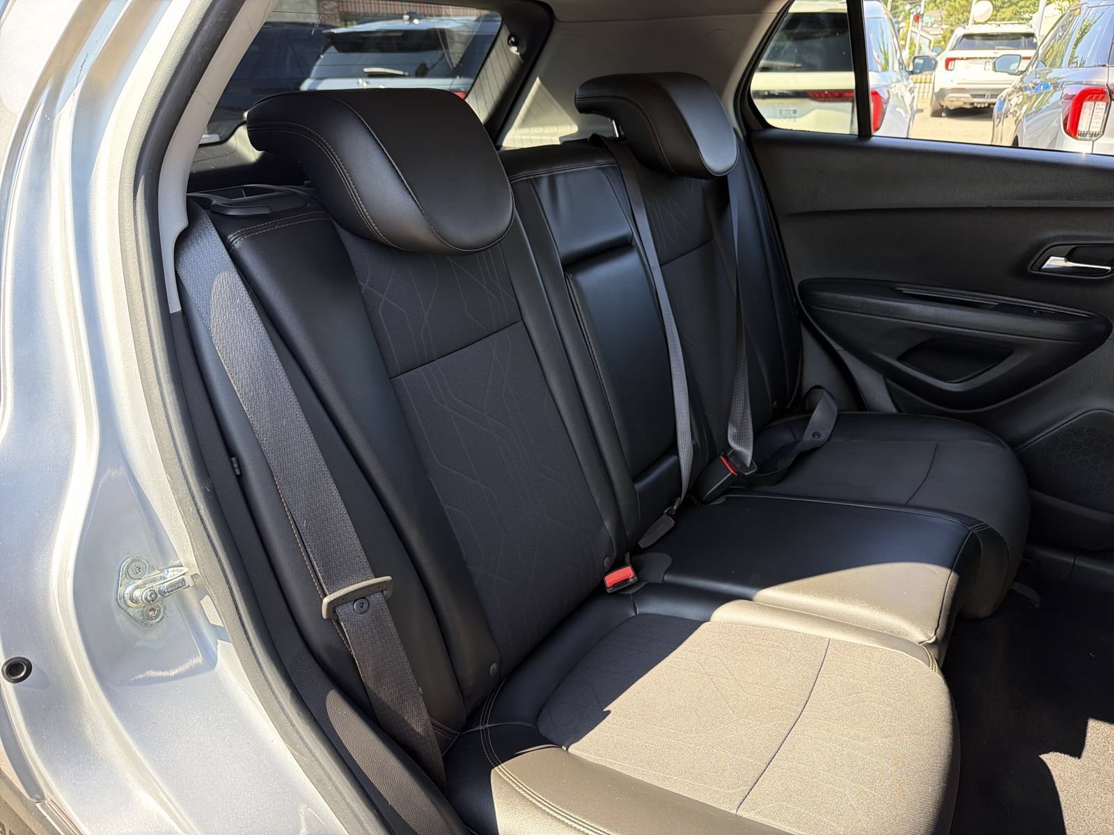 Used 2018 Chevrolet Trax LT w/ LT Convenience Package AWD/4WD image 21