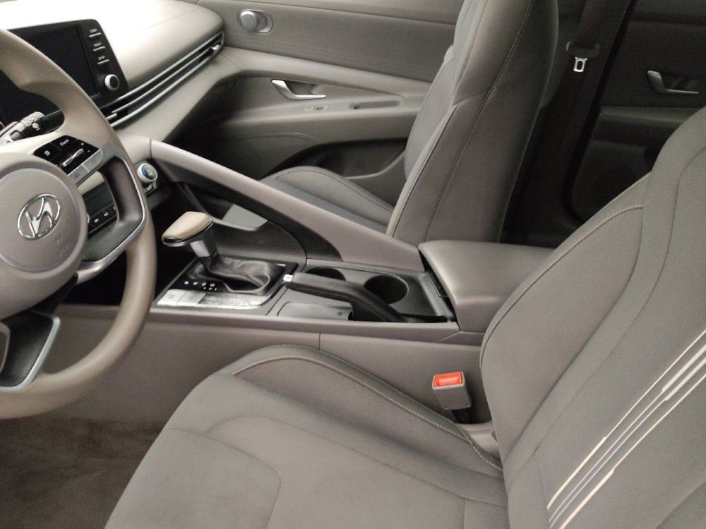 Used 2021 Hyundai Elantra SEL image 17
