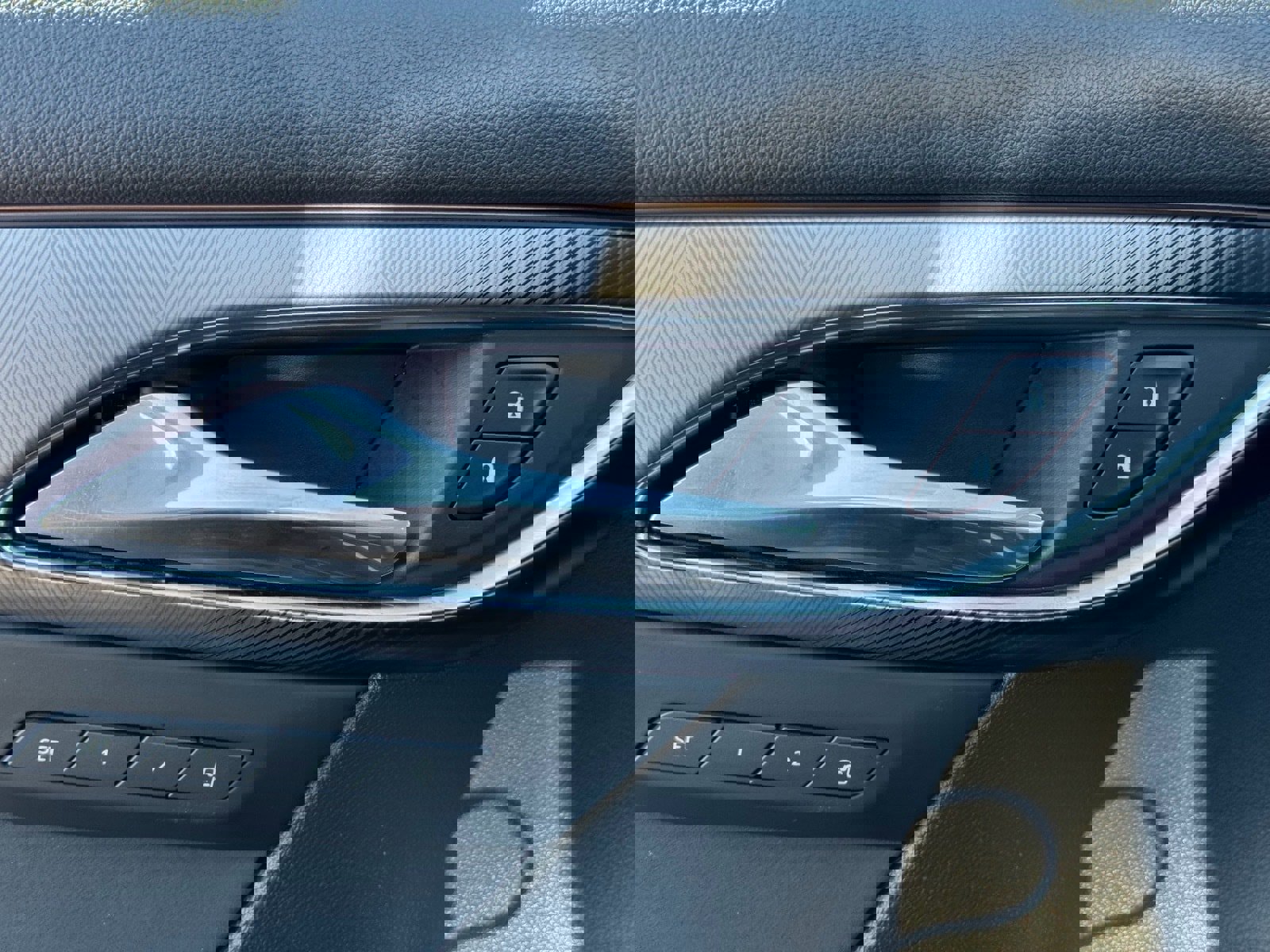 Used 2025 Buick Envision Sport Touring image 21