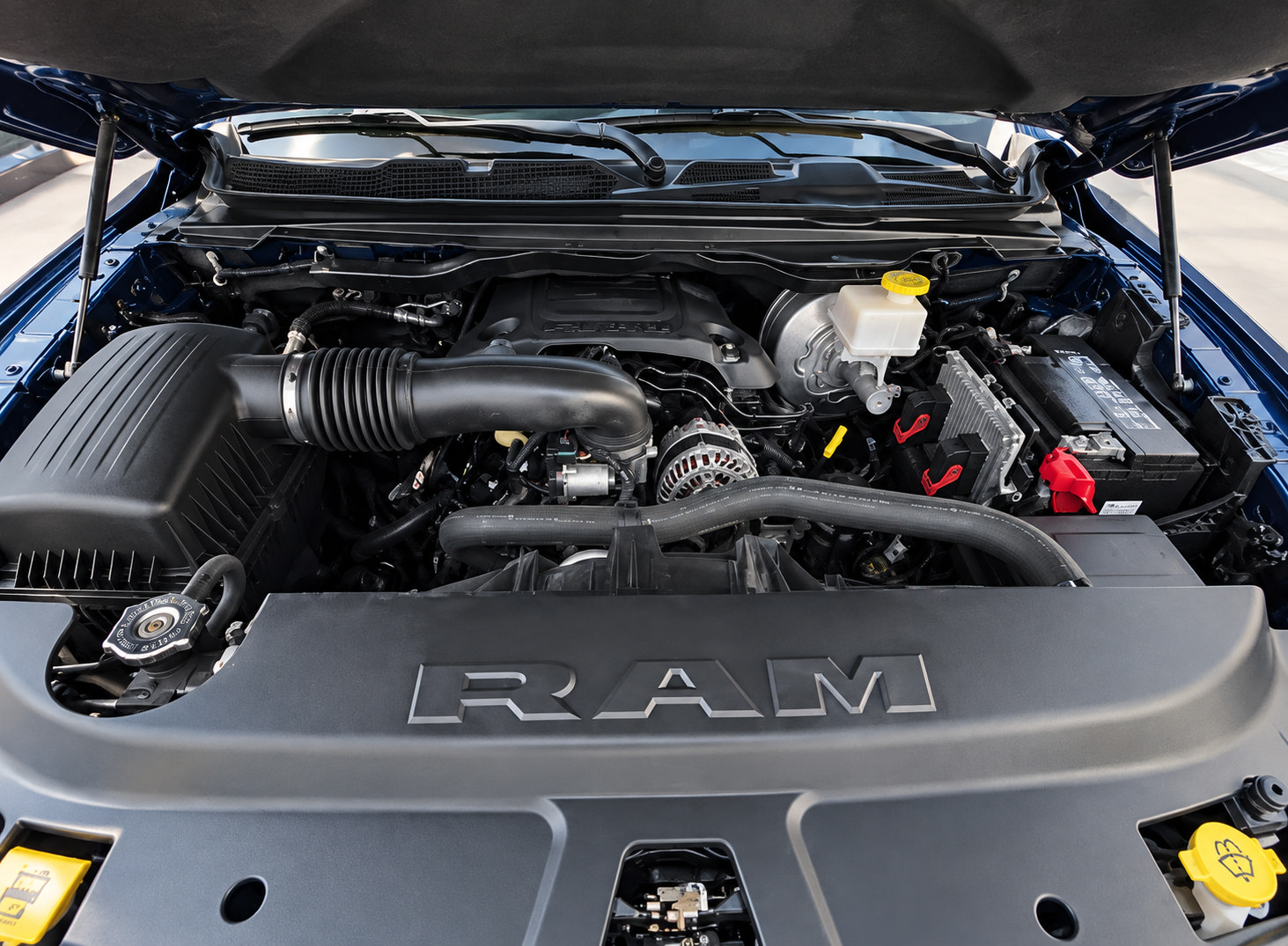 Used 2019 RAM 1500 Laramie AWD/4WD image 13