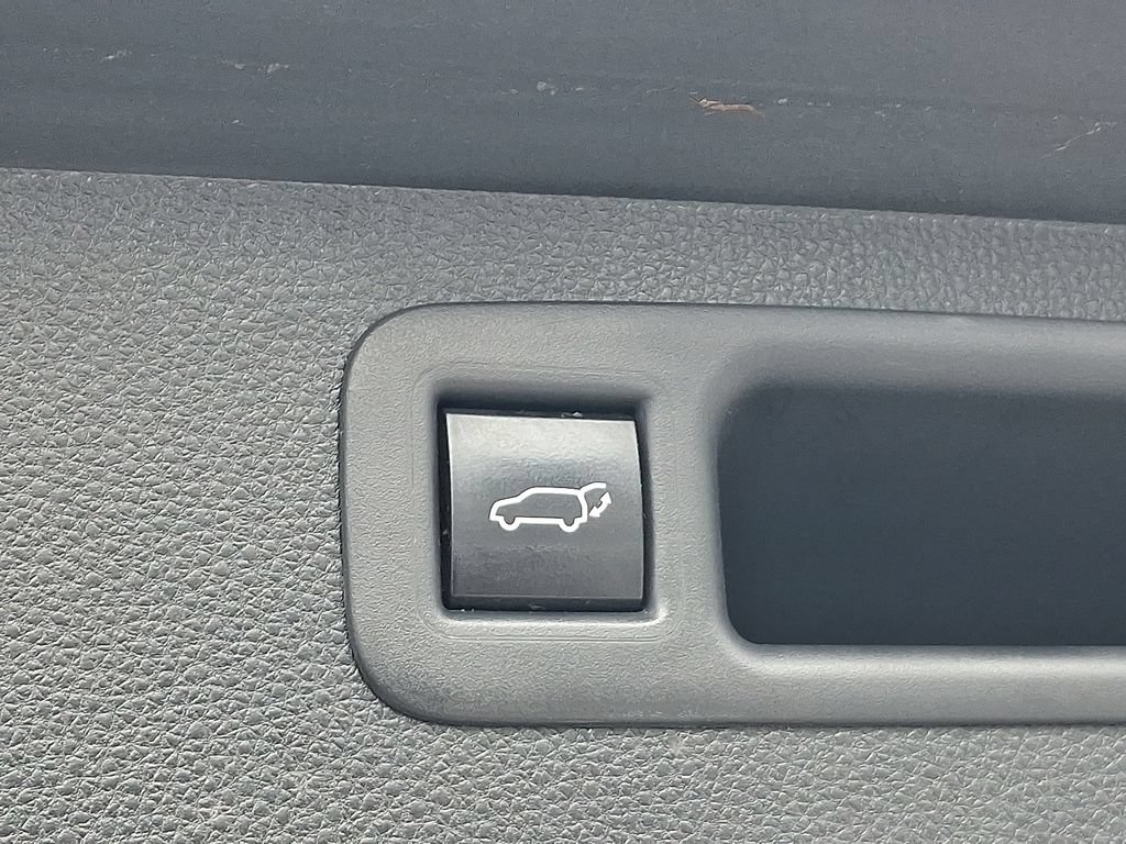 Used 2022 Toyota Highlander XLE AWD/4WD image 30