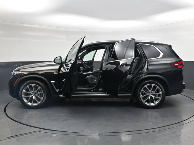 Certified 2024 BMW X5 xDrive40i w/ Premium Package AWD/4WD image 40