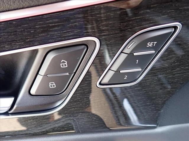 Used 2021 Audi Q8 Prestige w/ Prestige Package AWD/4WD image 17