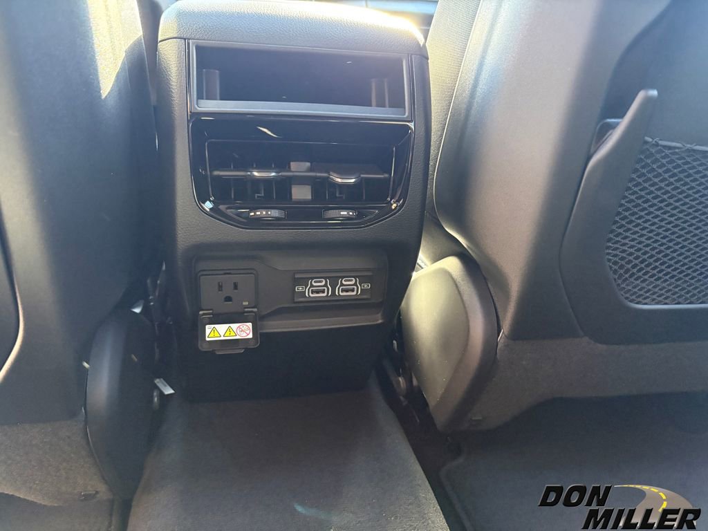 New 2025 Jeep Grand Cherokee Altitude image 25