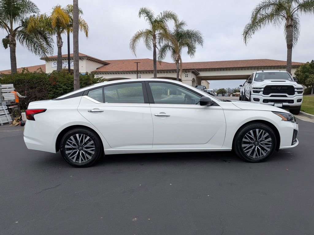 Used 2025 Nissan Altima 2.5 SV image 4